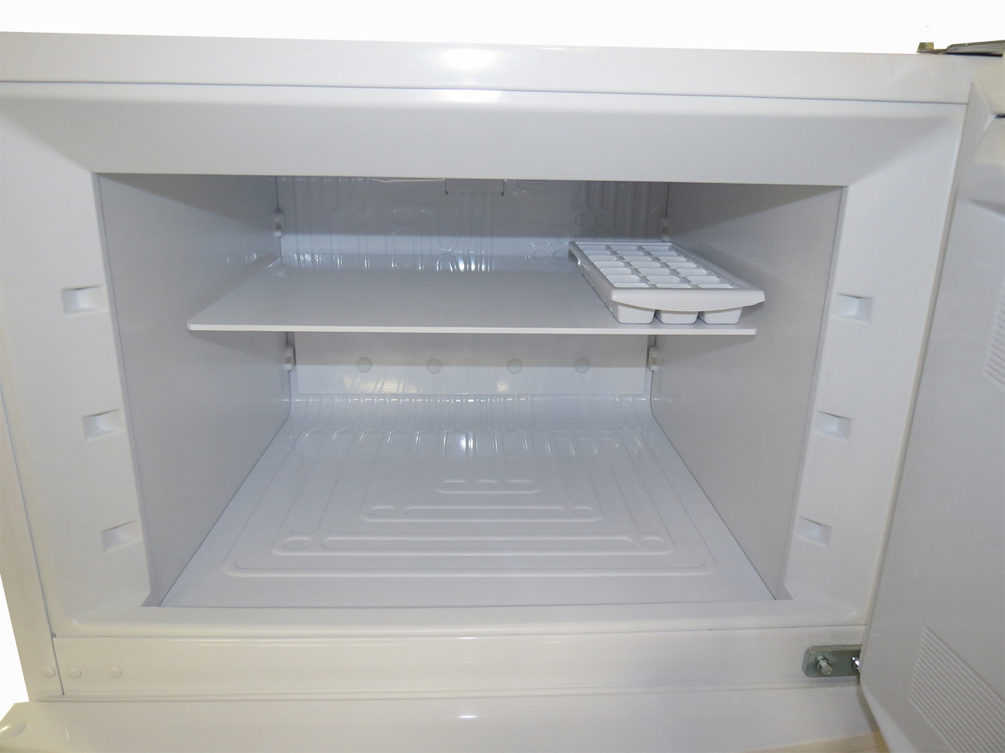 Small Propane Refrigerator EZ Freeze 10 Cubic Foot White