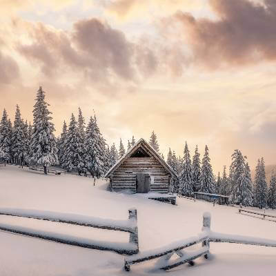 Off grid log cabin 